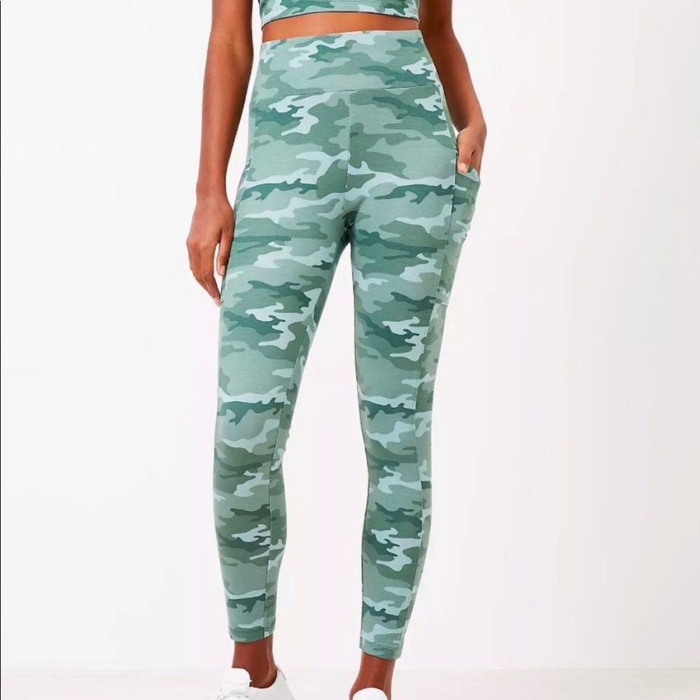 Lou & Grey Camo Lite Ponte Pocket Leggings Size Small